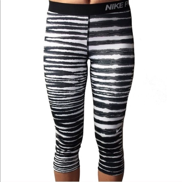 Nike Pants - Nike Pro Zebra Cropped Athletic Tights / Leggings